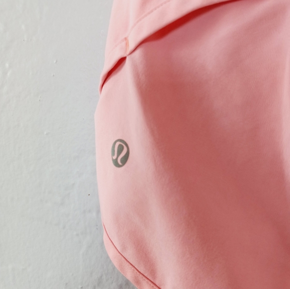 Lululemon Speed Shorts 2.5 Bleached Coral sz.8 - Picture 7 of 16
